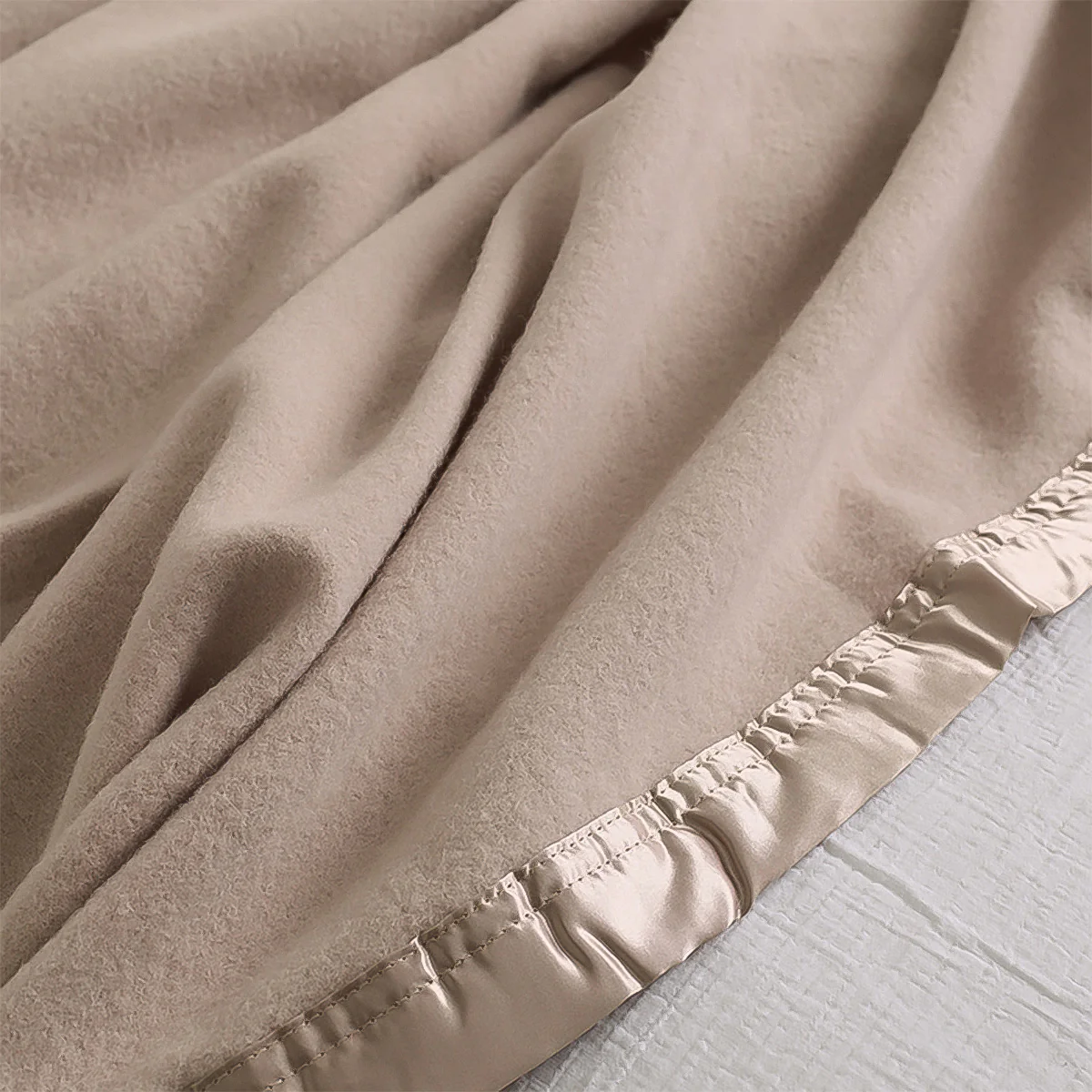 Fine Merino Wool Blanket Satin - Image 5