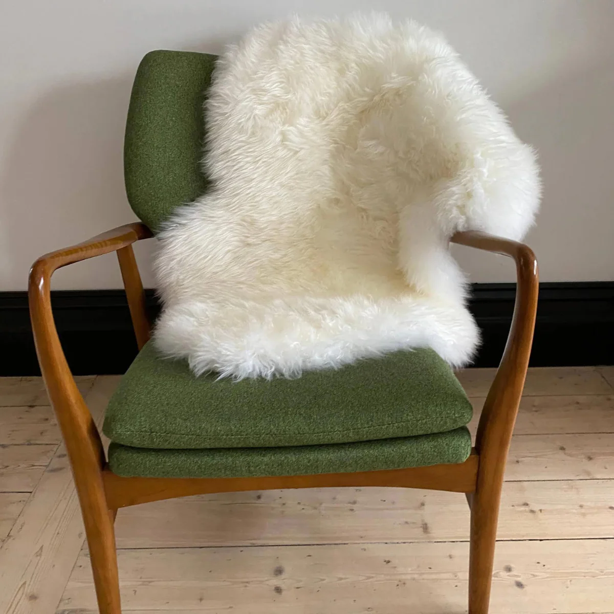 Longwool Sheepskin Rug - 100cm - Image 9