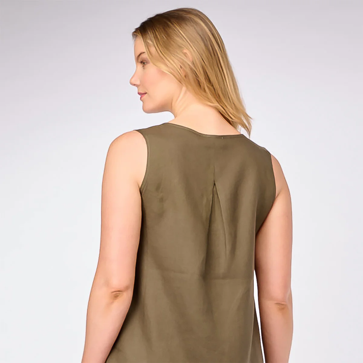Scoop Hem Tank Top - Image 16