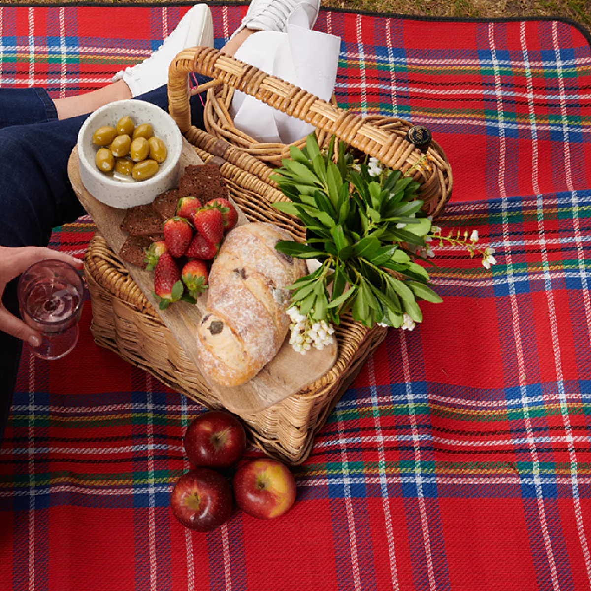 Billabong Water Resistant Picnic Blanket Check - Image 9